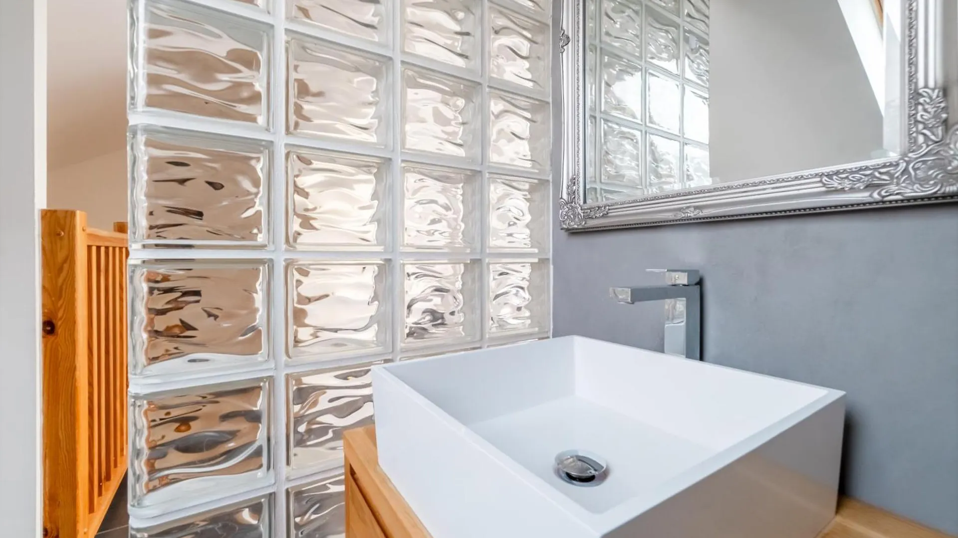 Modaloft Duplex By Rentez Prague Apartment